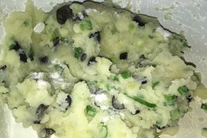 Salata de cartofi cu ceapa verde