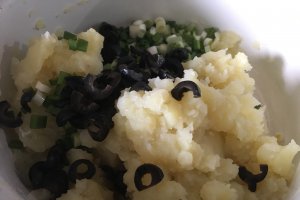 Salata de cartofi cu ceapa verde