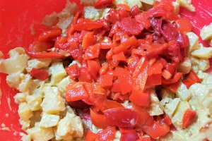 Salata de ciuperci, cu cartofi si smantana