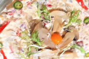 Salata de ciuperci, cu cartofi si smantana