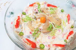 Salata de ciuperci, cu cartofi si smantana