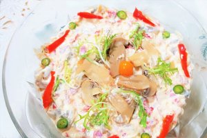 Salata de ciuperci, cu cartofi si smantana