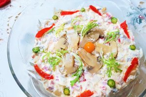 Salata de ciuperci, cu cartofi si smantana