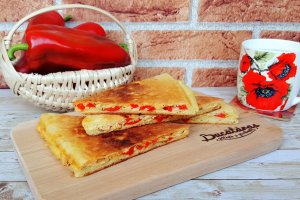 Aperitiv placinta cu branza, ardei si marar la Panini Maker Breville