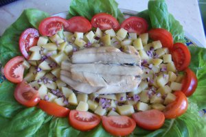 Salata de cartofi si file de hering