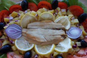Salata de cartofi si file de hering
