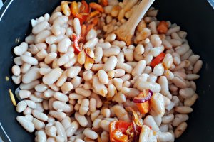 Fasole cu legume si leustean