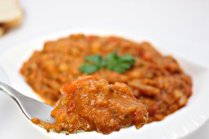Fasole cu legume si leustean