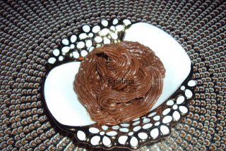 Desert crema de ciocolata cu unt de arahide