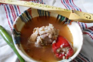 Ciorba cu os de porc si raci umpluti
