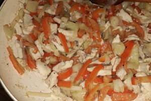 Penne cu pui si legume