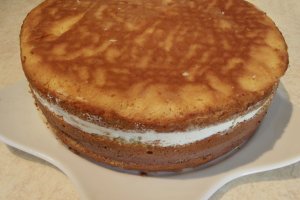 Desert tort cu arome de menta si lamaie, decorat cu fructe de padure - Reteta cu nr. 900