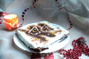 Desert tort spuma de ciocolata cu frisca