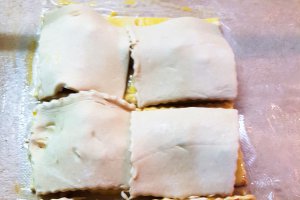 Desert pachetele cu mere, scortisoara si fructe confiate