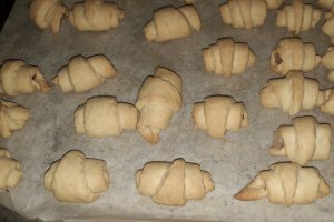 Desert cornulete fragede cu smantana si untura