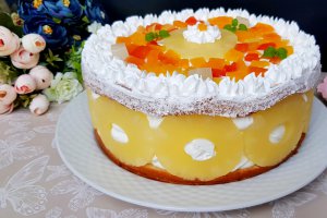 Desert tort cu iaurt si fructe tropicale