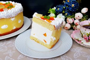 Desert tort cu iaurt si fructe tropicale