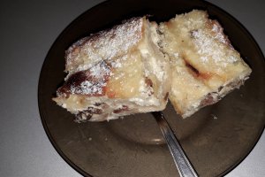 Desert placinta cu branza, stafide si coji confiate