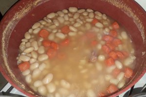 Fasole boabe cu ciolan si legume