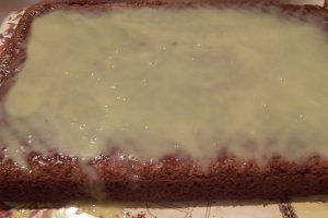 Desert negresa din albusuri cu ciocolata si krantz