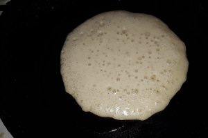 Pancake cu unt, miere si banane