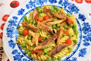 Fusilli cu pui si pesto