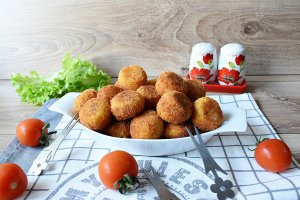 Aperitiv bulete de cascaval cu cartofi
