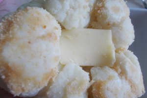 Conopida impanata cu cascaval, la cuptor