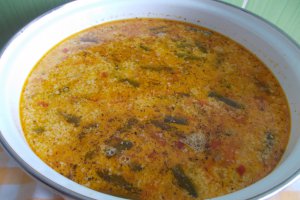 Ciorba de fasole verde, cu smantana si afumatura