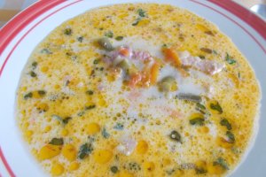 Ciorba de fasole verde, cu smantana si afumatura