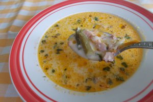 Ciorba de fasole verde, cu smantana si afumatura