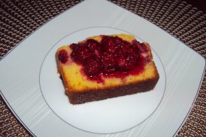 Desert chec cu sos de zmeura