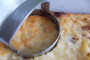 Budinca dulce, cu paste, branza de vaci si stafide