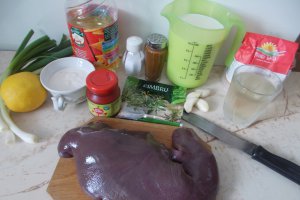 Ficat de porc in sos de vin, cu legume natur