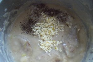 Ficat de porc in sos de vin, cu legume natur