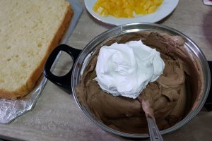 Desert tort cu crema de ciocolata si portocale