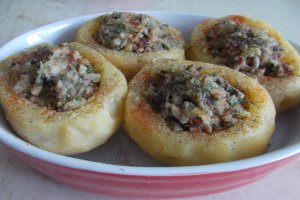 Aperitiv barcute de cartofi, umplute cu ciuperci si cascaval
