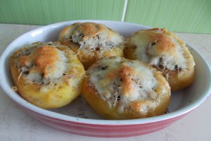 Aperitiv barcute de cartofi, umplute cu ciuperci si cascaval