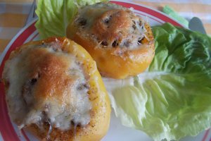 Aperitiv barcute de cartofi, umplute cu ciuperci si cascaval