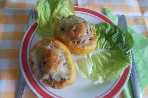 Aperitiv barcute de cartofi, umplute cu ciuperci si cascaval