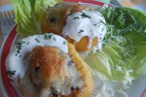 Aperitiv barcute de cartofi, umplute cu ciuperci si cascaval