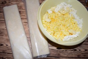 Aperitiv placinta impletita, cu branza sarata