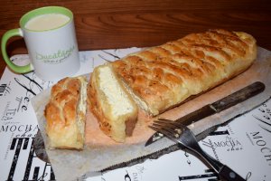 Aperitiv placinta impletita, cu branza sarata