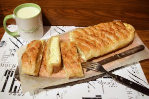 Aperitiv placinta impletita, cu branza sarata