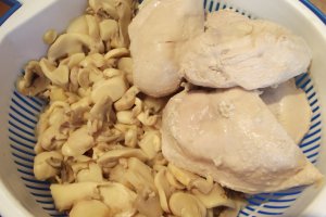 Salata de ciuperci cu piept de pui si telina