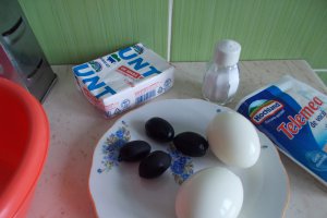 Aperitiv pasta tartinabila, cu oua si telemea