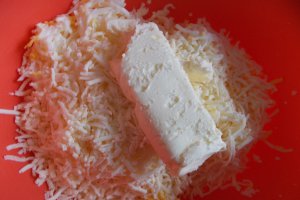 Aperitiv pasta tartinabila, cu oua si telemea