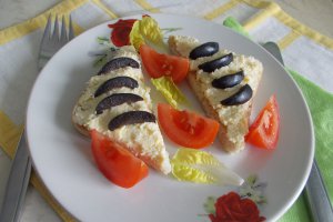 Aperitiv pasta tartinabila, cu oua si telemea