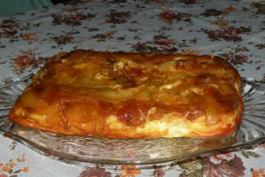 Desert prajitura cu mere caramelizate si branza de vaci