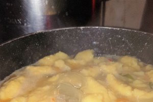 Ciorba cu gulie, afumatura si smantana